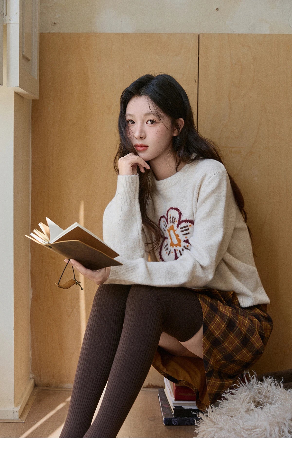 Mishow Beige Flower Pattern Letter Print Pullover MXE91Z2869