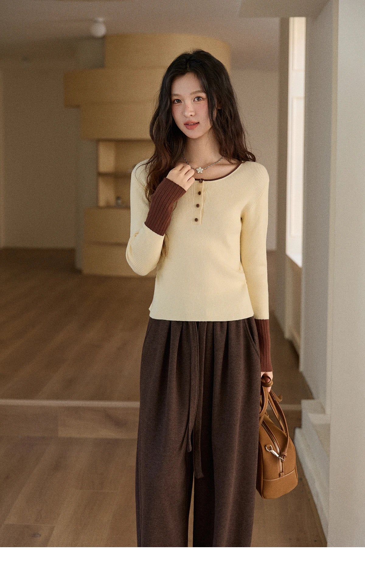 Mishow Retro Contrast Color Crew Neck Sweater MXE89Z2639