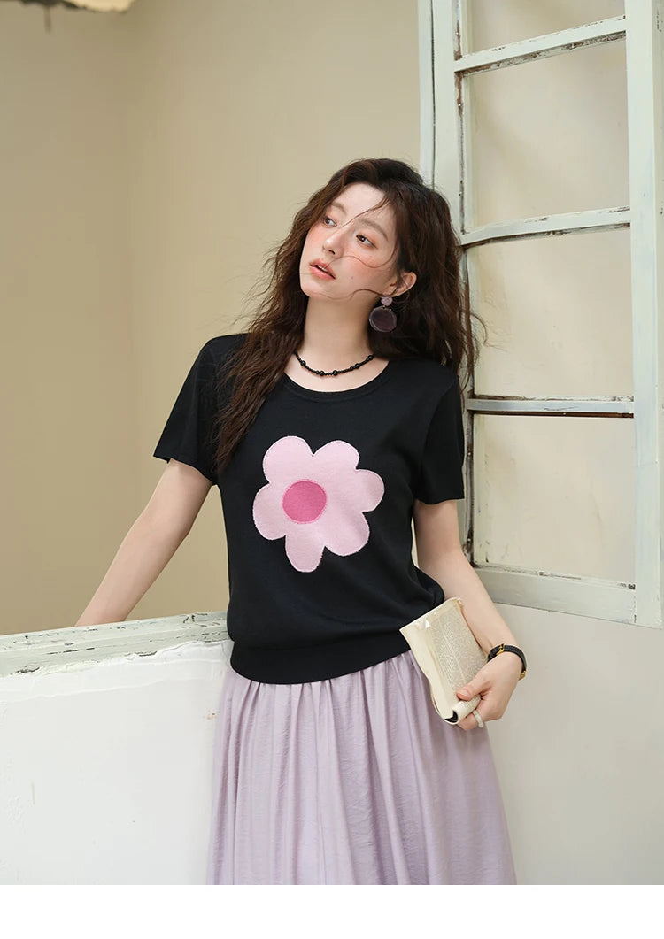 Mishow Contrast Color Flower Knit Tee MXE39Z1311