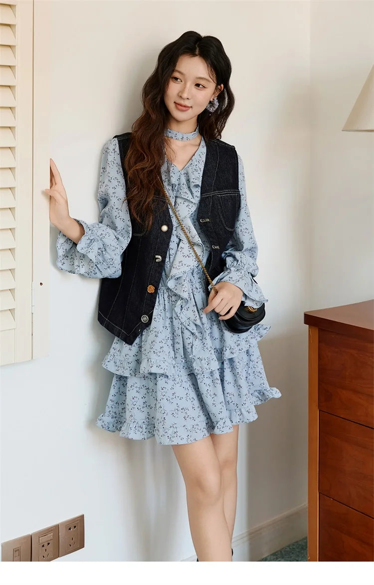 Mishow Blue Floral V-Neck Ruffled Puff Sleeve Dress MXE46L2517