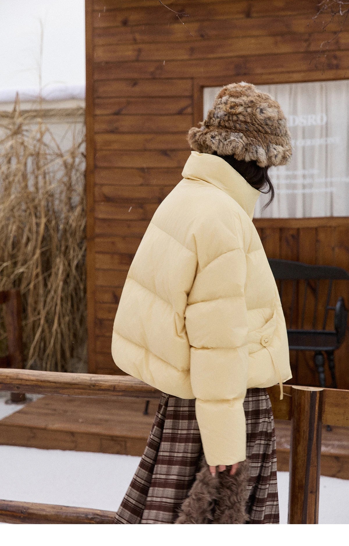 Mishow Blue Turn-Down Collar Short Down Jacket MXE51Y0083