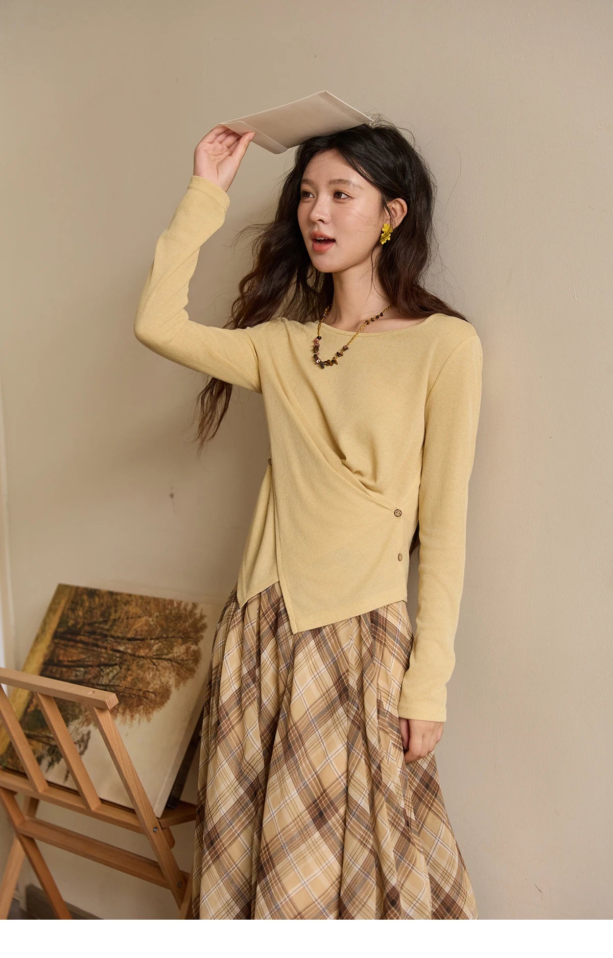 Mishow Two-Color Cross-Strap Round Neck Knit Top MXE43Z1344