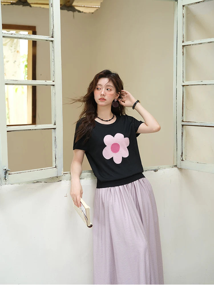 Mishow Contrast Color Flower Knit Tee MXE39Z1311