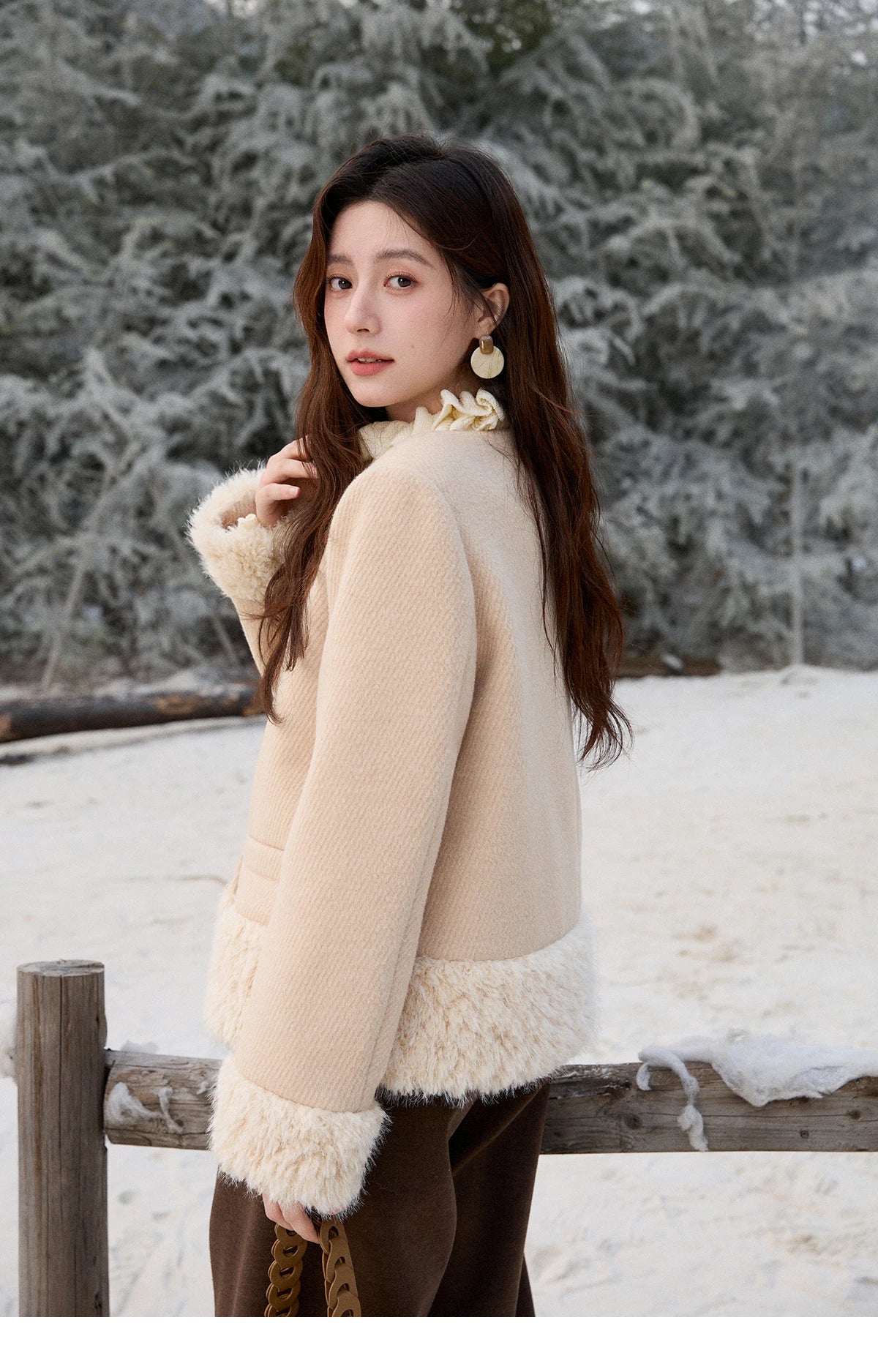 Mishow Retro Apricot Wool Plush Splicing Short Coat MXE92W0998