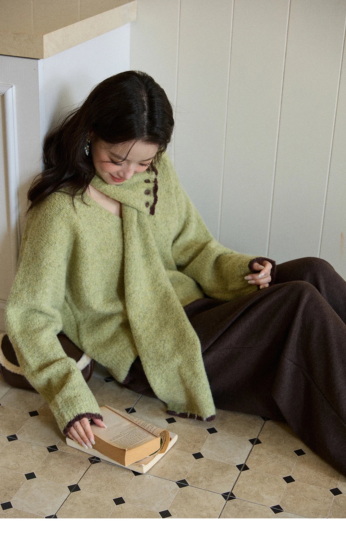 Mishow Green Detachable Scarf V-Neck Pullover MXE90Z2791
