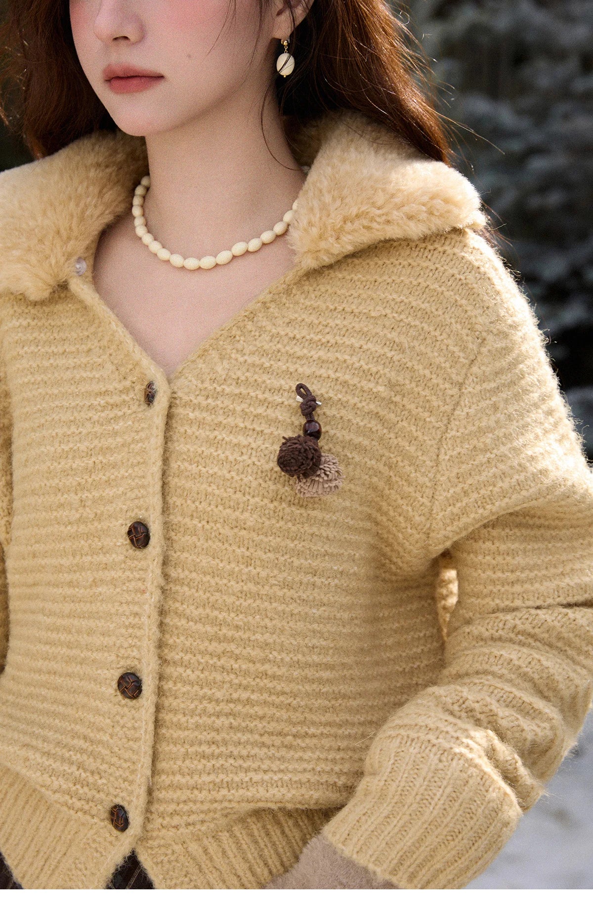 Mishow Detachable Fur Collar V-Neck Cardigan MXE90Z2758
