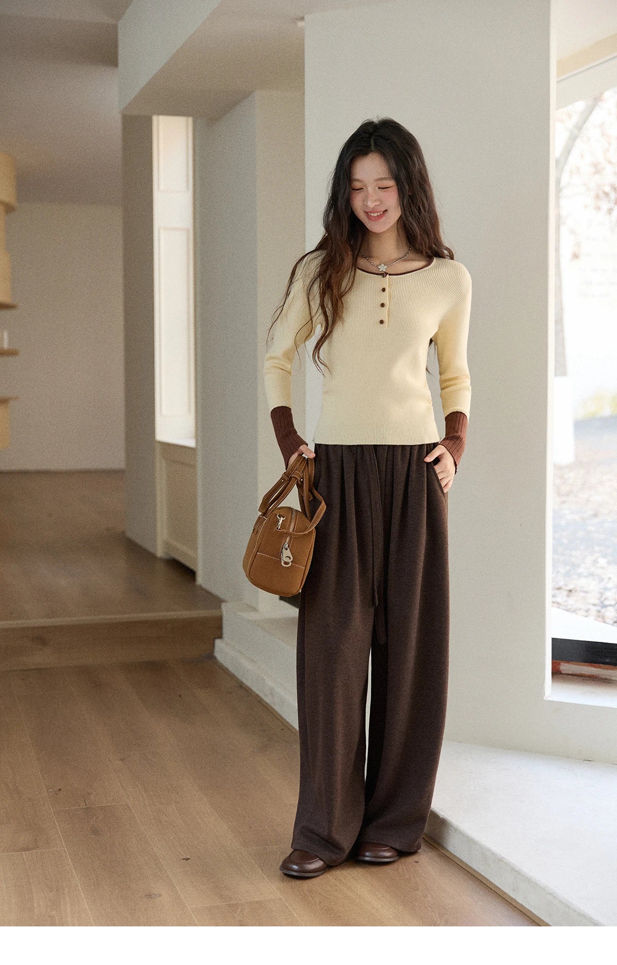 Mishow Retro Contrast Color Crew Neck Sweater MXE89Z2639