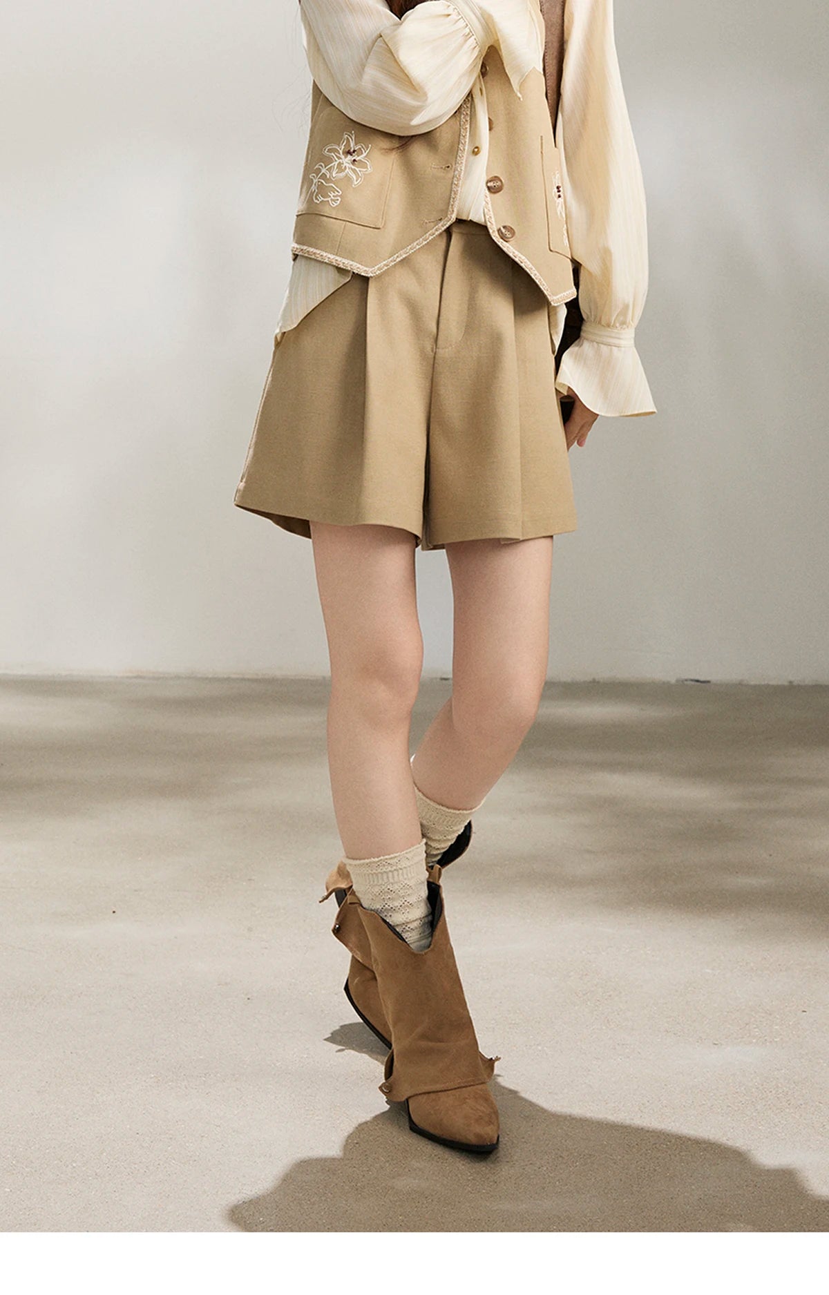 Mishow Khaki High Waist Pleated Wide Leg Shorts MXF13K1202