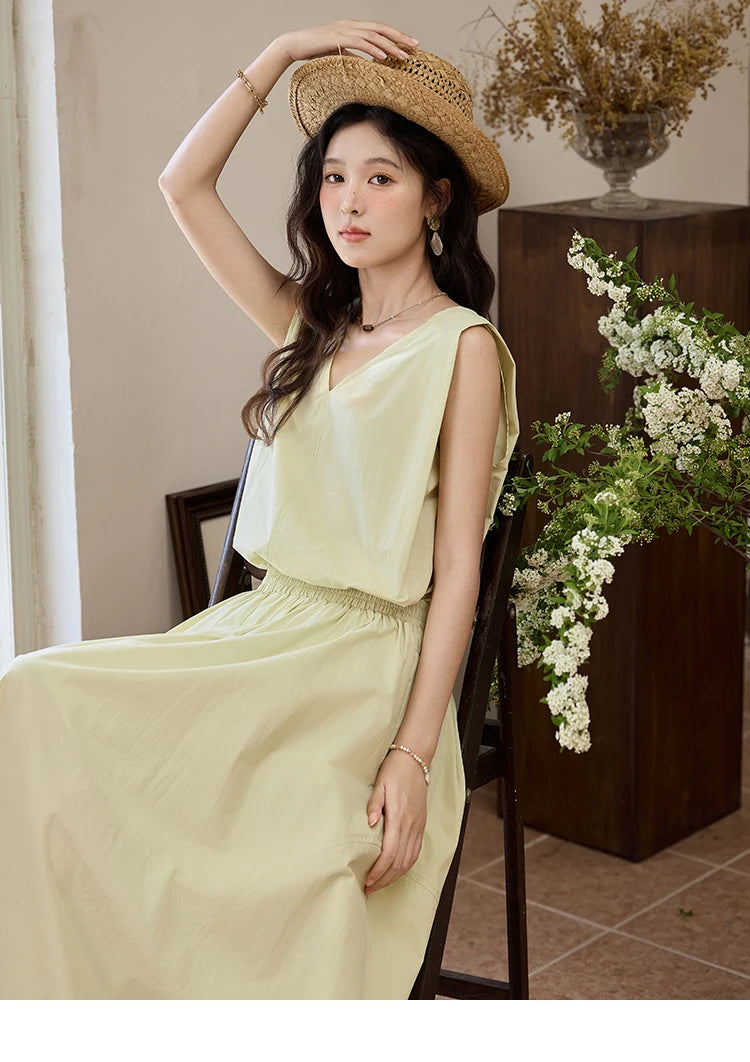 Mishow Solid V-Neck Sleeveless Vest & Elastic Waist Skirt Set MXE34T0604