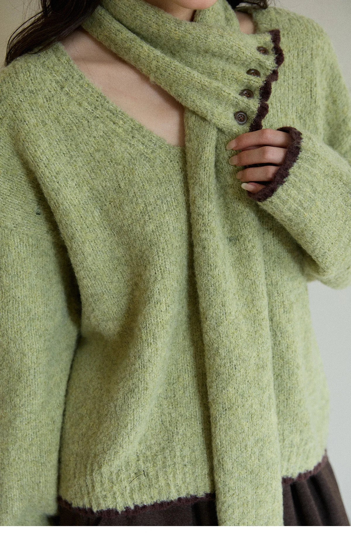 Mishow Green Detachable Scarf V-Neck Pullover MXE90Z2791