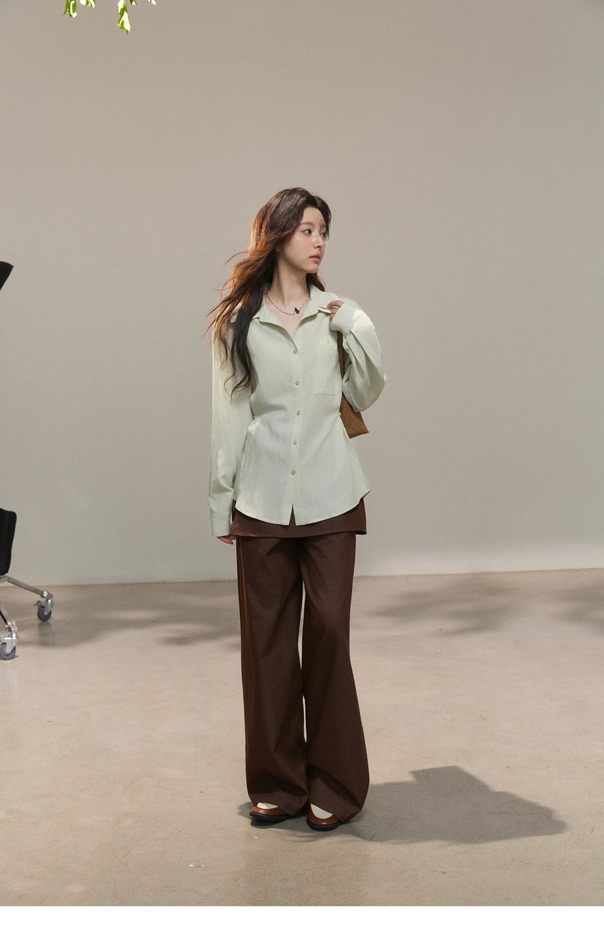 MISHOW Contrast Trim Lapel Shirt Floral Embroidery Pocket MXF13C2440