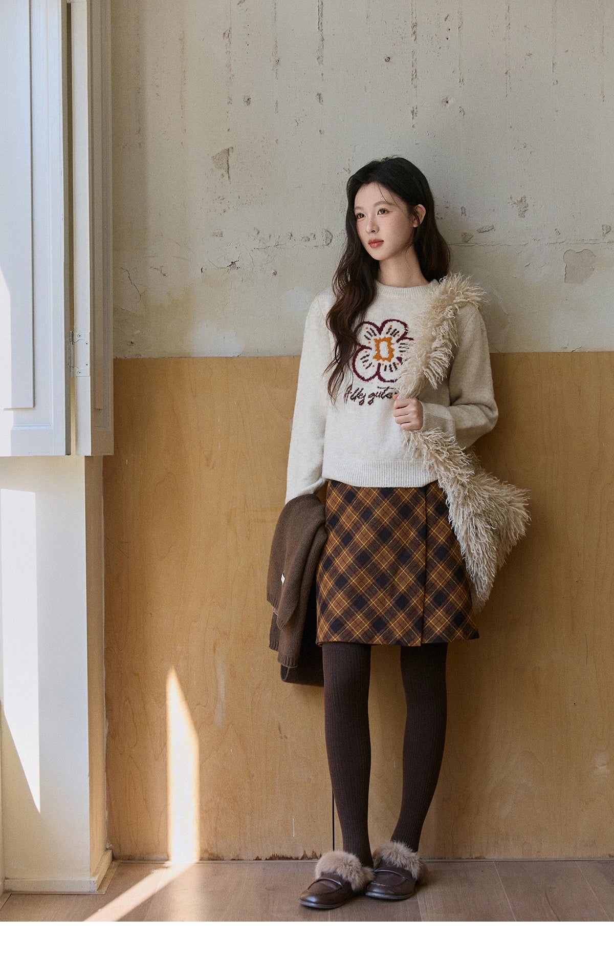 Mishow Beige Flower Pattern Letter Print Pullover MXE91Z2869