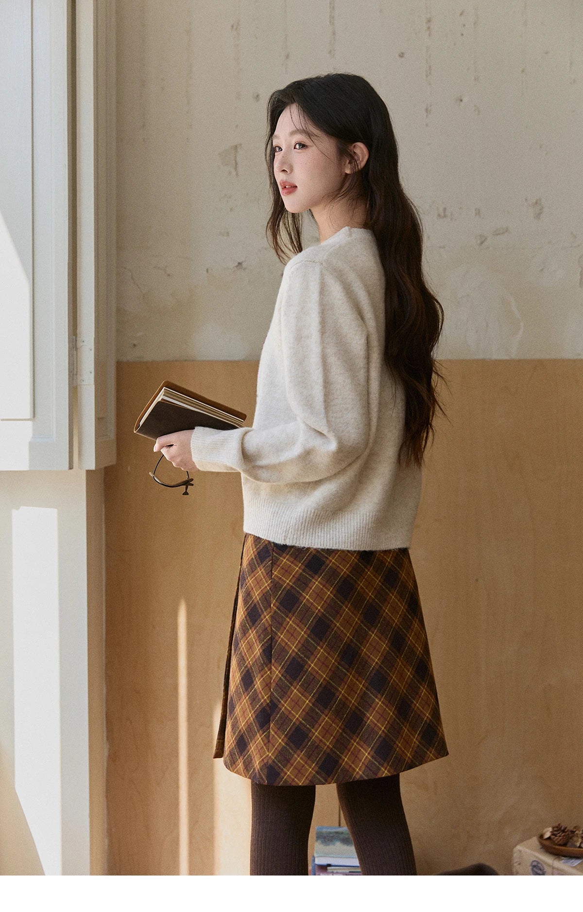 Mishow Beige Flower Pattern Letter Print Pullover MXE91Z2869