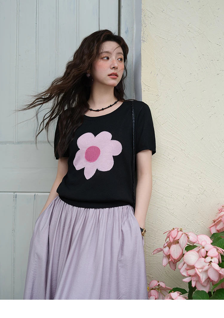Mishow Contrast Color Flower Knit Tee MXE39Z1311