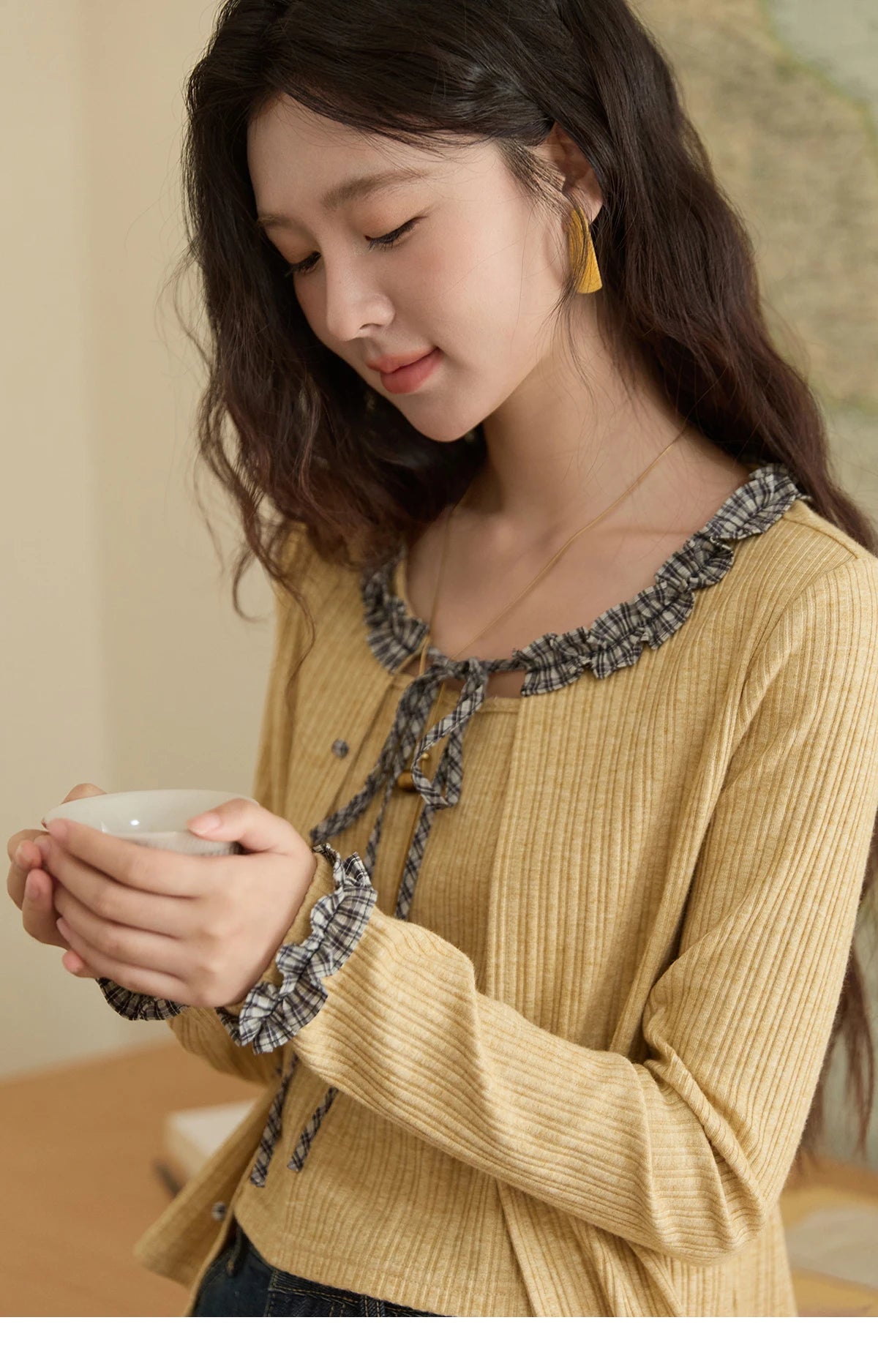 Mishow Plaid Black Fungus Edge Fake Two-Piece Sweater MXE44Z1361