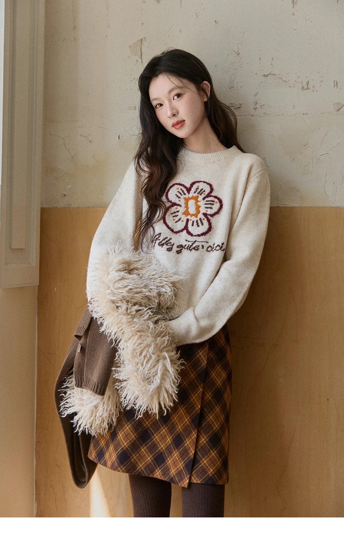 Mishow Beige Flower Pattern Letter Print Pullover MXE91Z2869