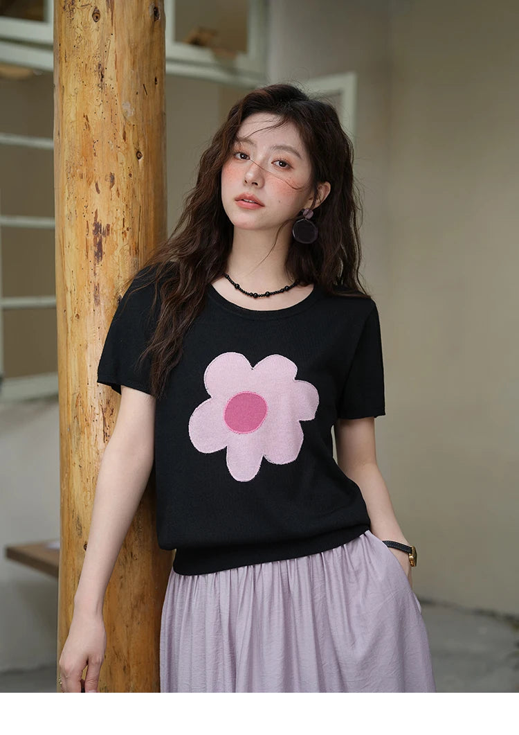 Mishow Contrast Color Flower Knit Tee MXE39Z1311