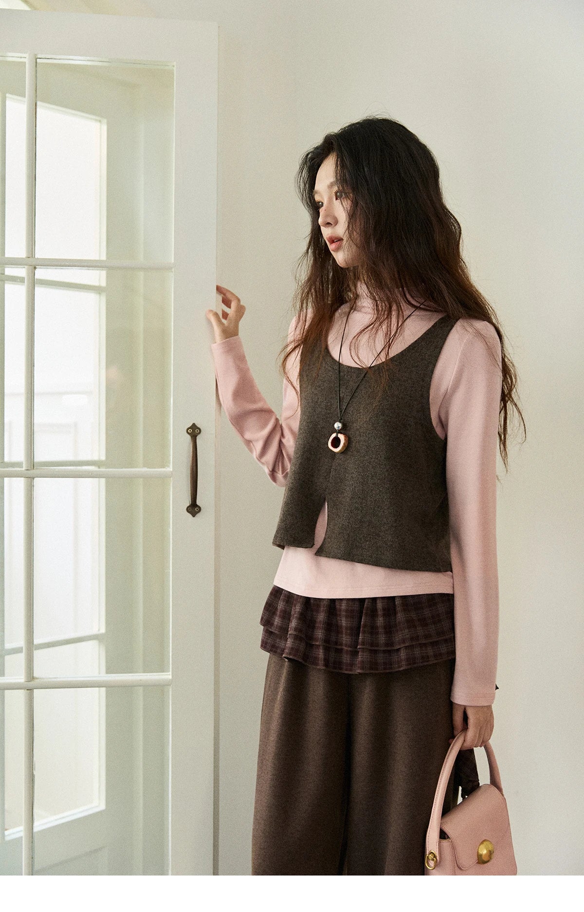 Mishow Retro Turtleneck Top & Square Collar Vest Set MXE88T1440