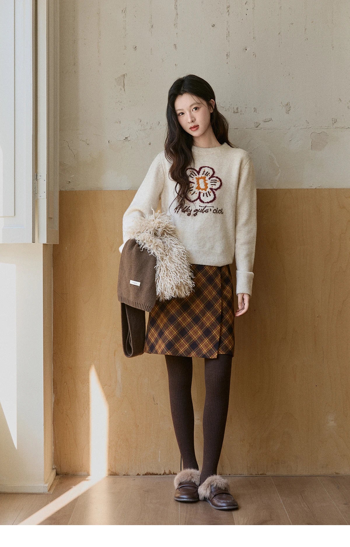 Mishow Beige Flower Pattern Letter Print Pullover MXE91Z2869