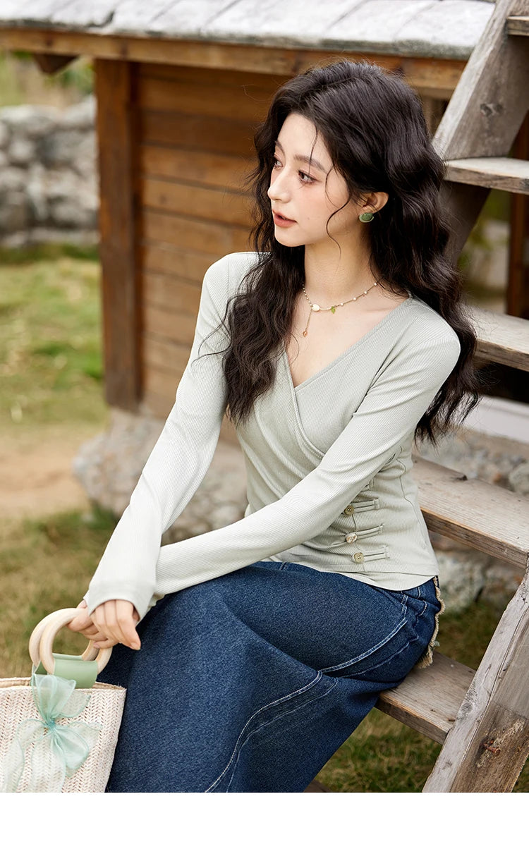 Mishow Solid V-Neck Slim Knit Sweater MXE11Z1076
