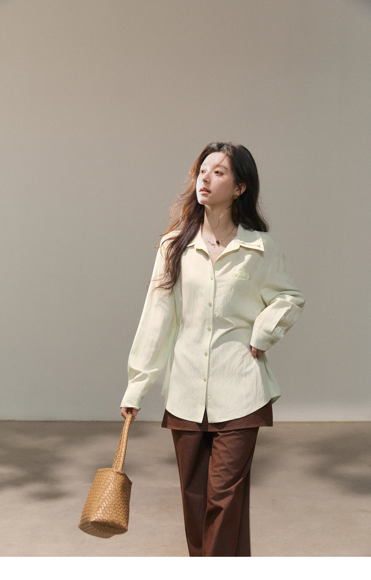 MISHOW Contrast Trim Lapel Shirt Floral Embroidery Pocket MXF13C2440