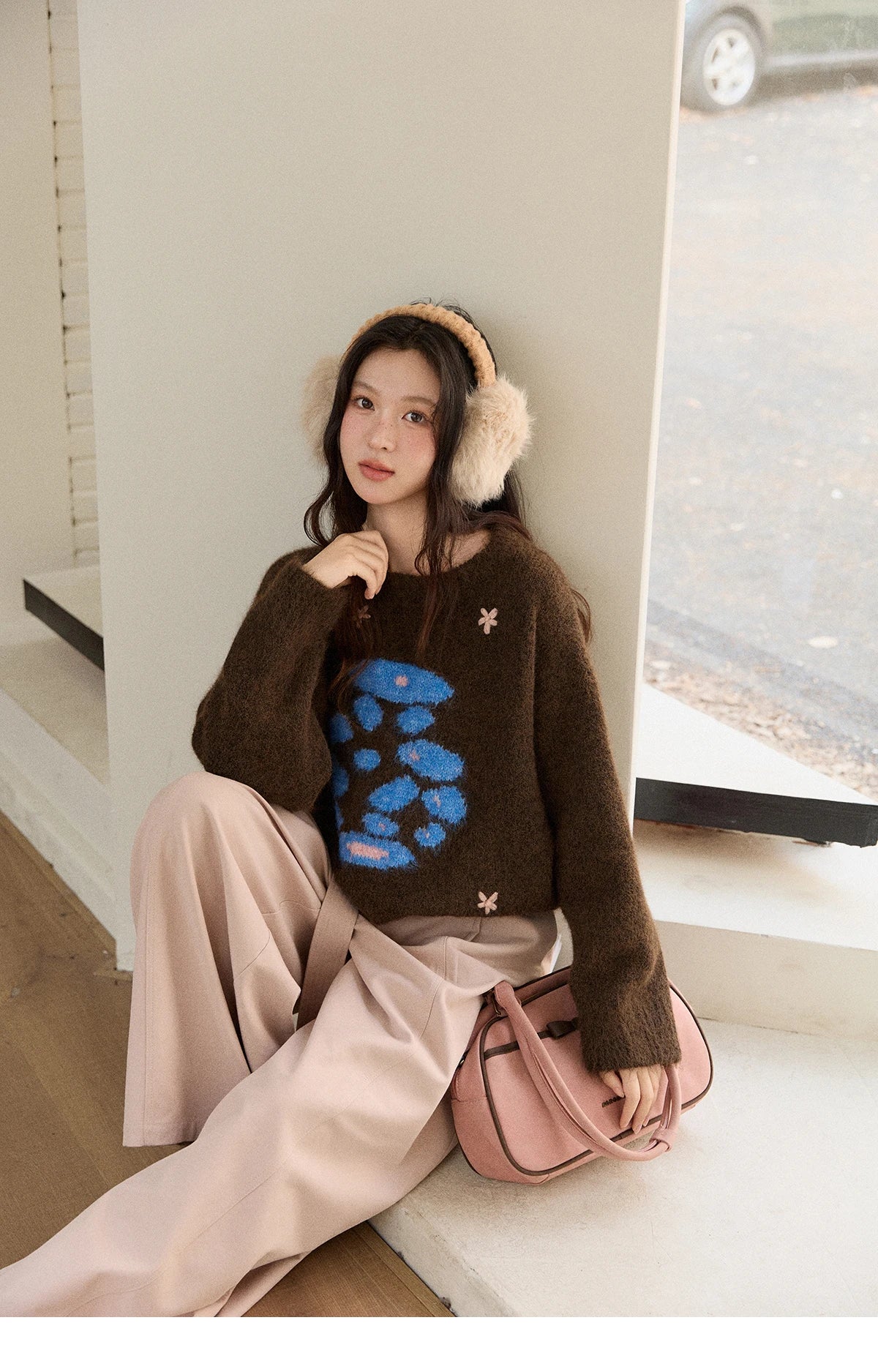 Mishow Lucky Bottle 3D Floral Color Block Sweater MXE91Z2840