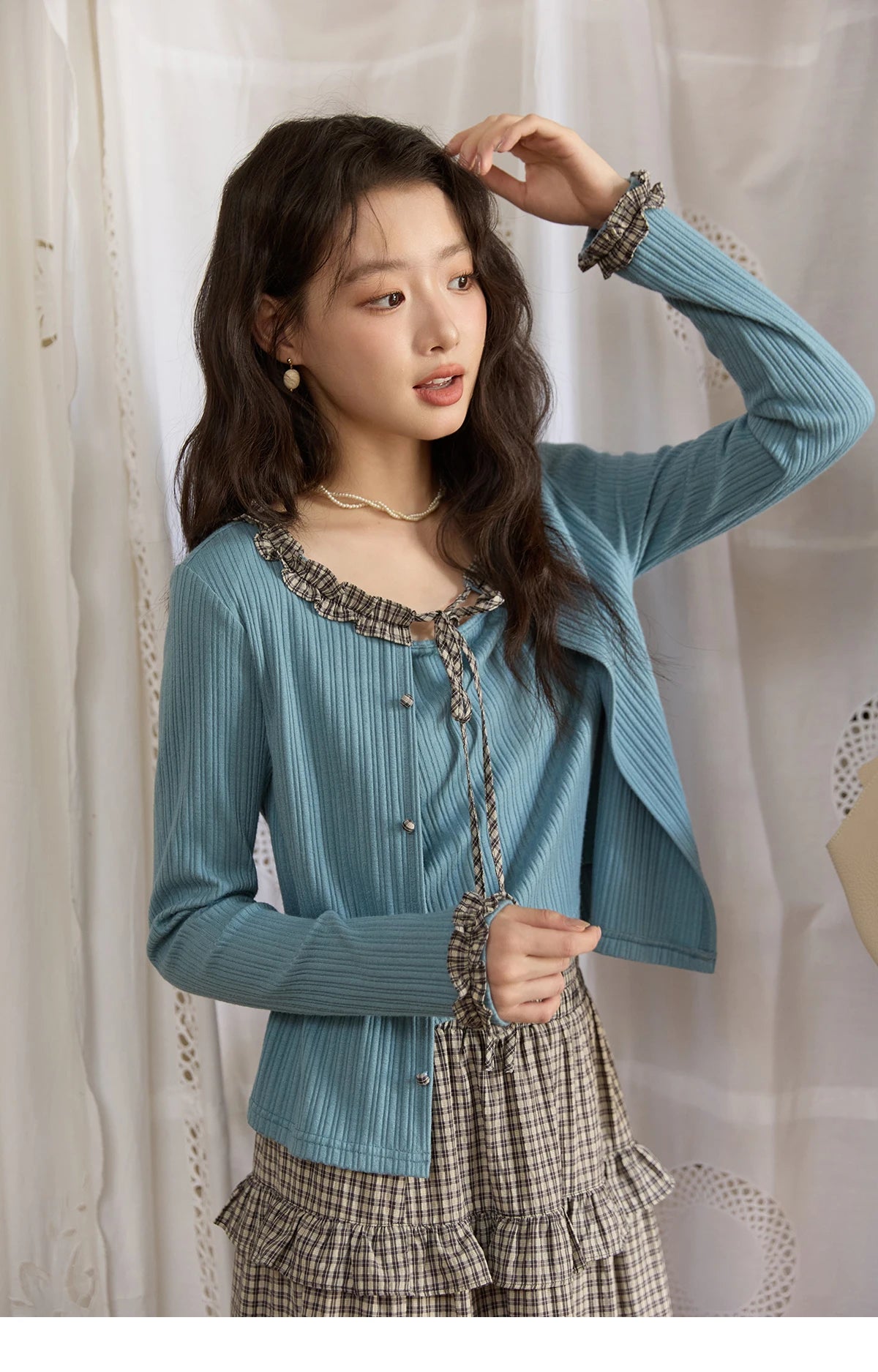 Mishow Plaid Black Fungus Edge Fake Two-Piece Sweater MXE44Z1361