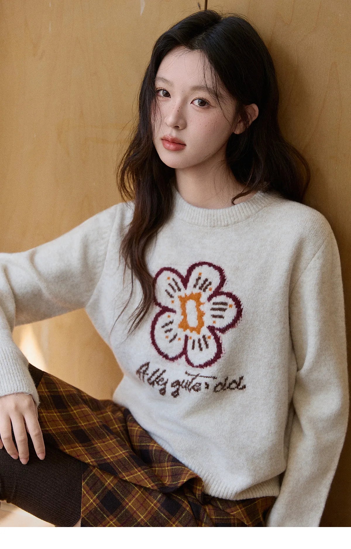 Mishow Beige Flower Pattern Letter Print Pullover MXE91Z2869