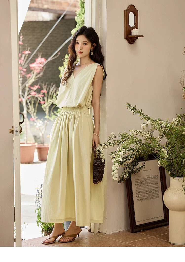 Mishow Solid V-Neck Sleeveless Vest & Elastic Waist Skirt Set MXE34T0604