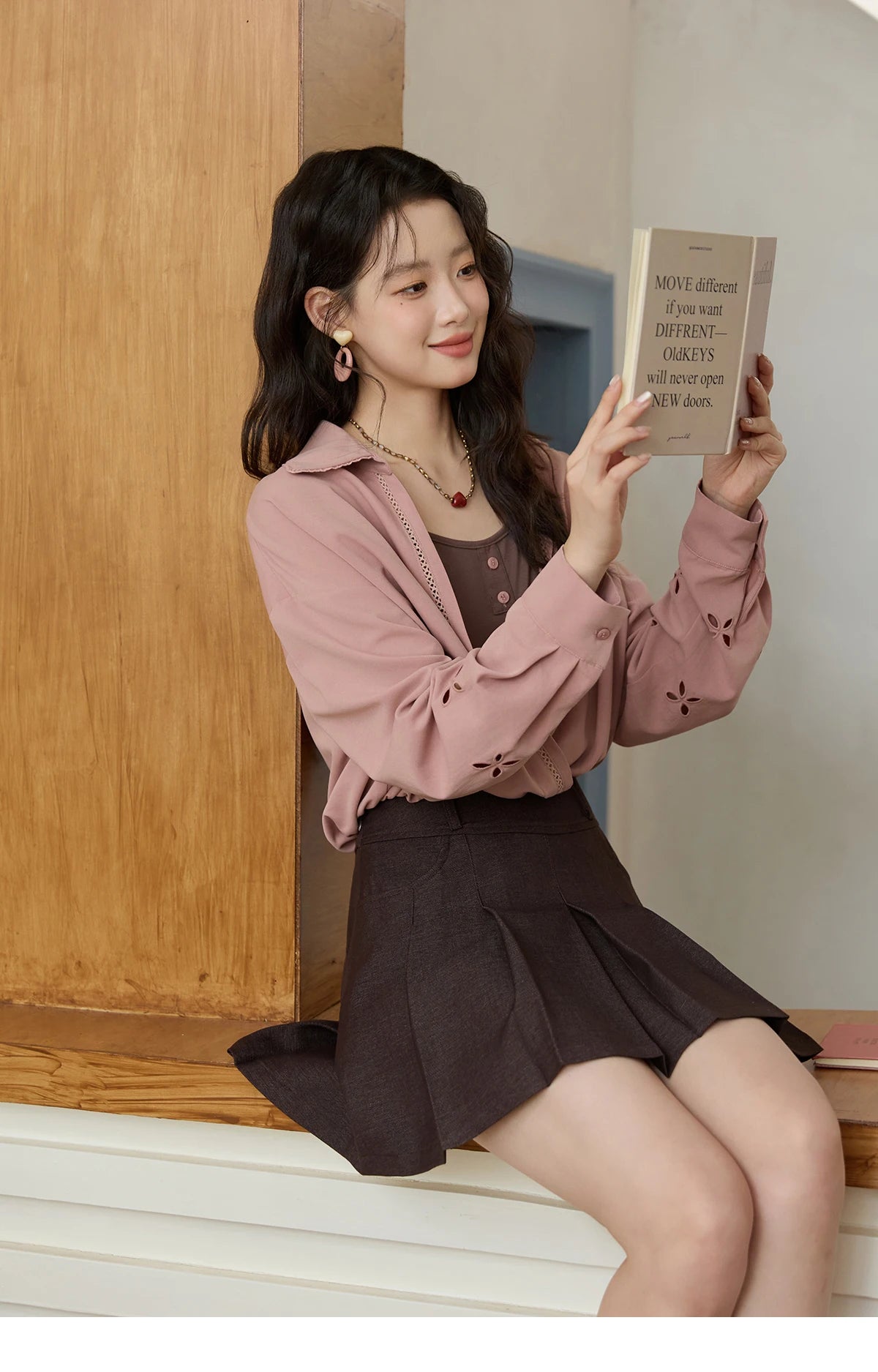 MISHOW Fake Two-piece Blouse Contrasting Color V-Neck MXE45C2403
