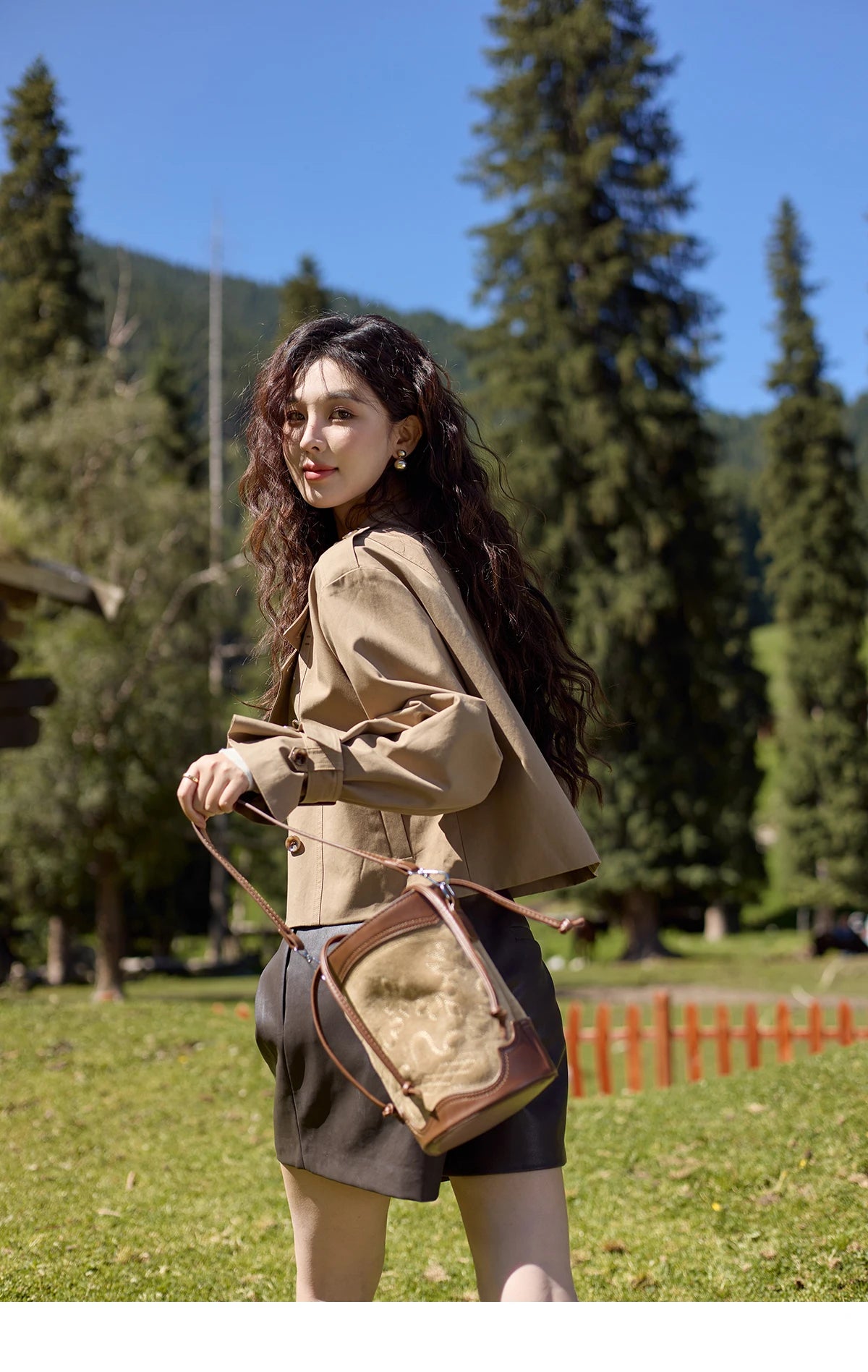 Mishow Short Fragrant Windbreaker Jacket MXD42W0386