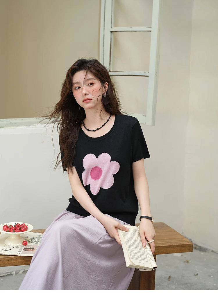 Mishow Contrast Color Flower Knit Tee MXE39Z1311