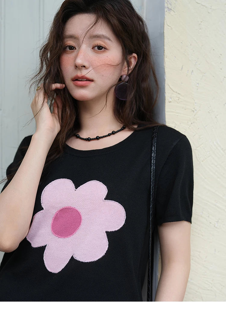 Mishow Contrast Color Flower Knit Tee MXE39Z1311