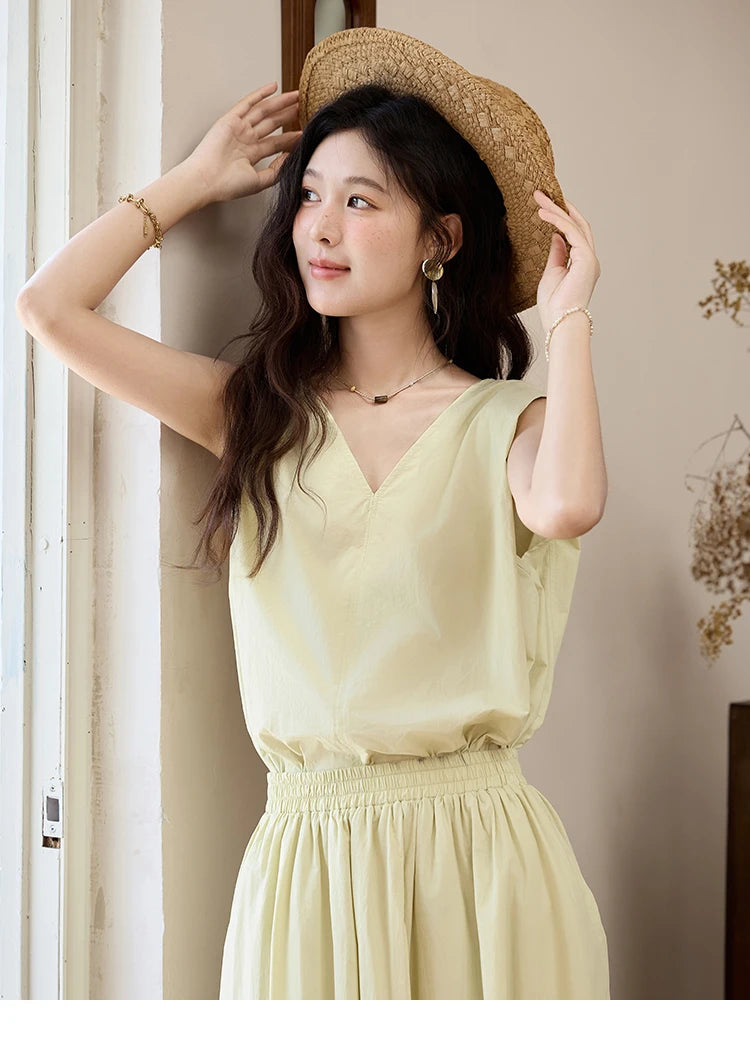 Mishow Solid V-Neck Sleeveless Vest & Elastic Waist Skirt Set MXE34T0604