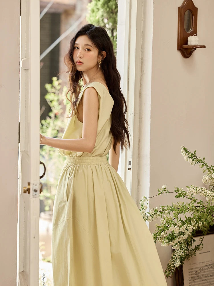 Mishow Solid V-Neck Sleeveless Vest & Elastic Waist Skirt Set MXE34T0604