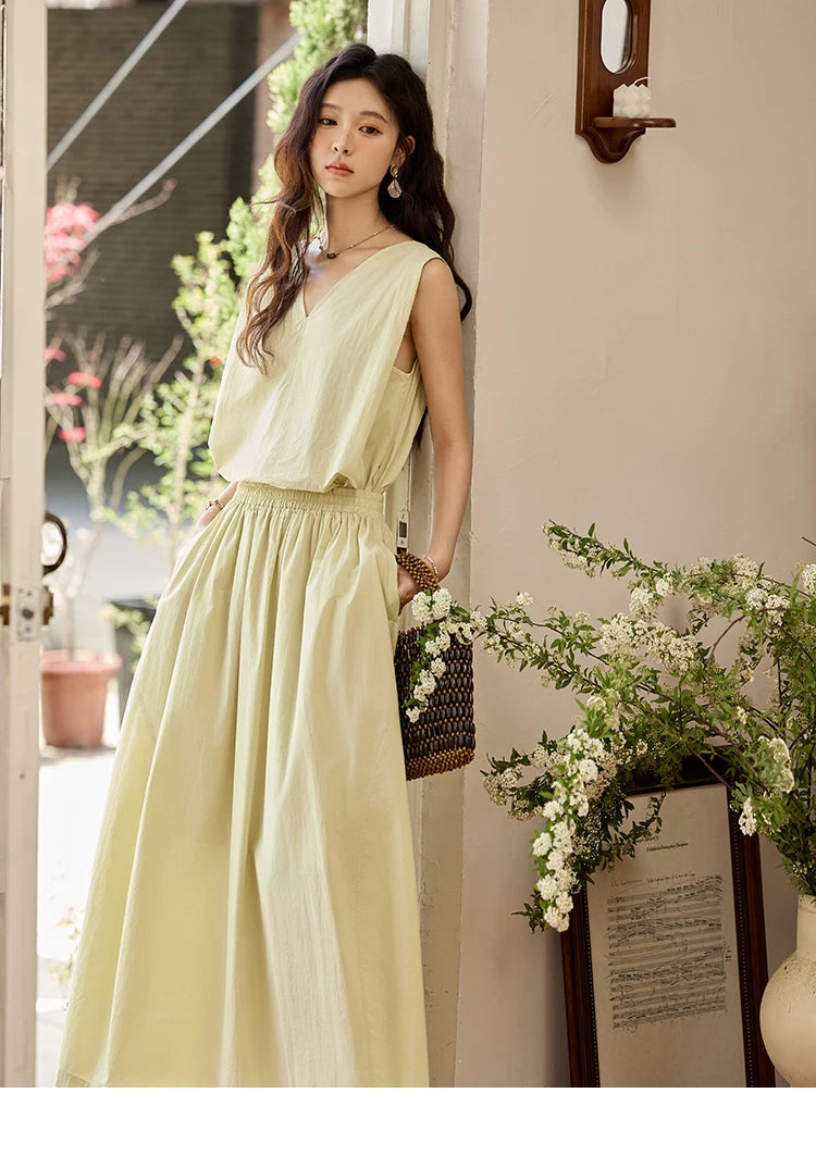 Mishow Solid V-Neck Sleeveless Vest & Elastic Waist Skirt Set MXE34T0604
