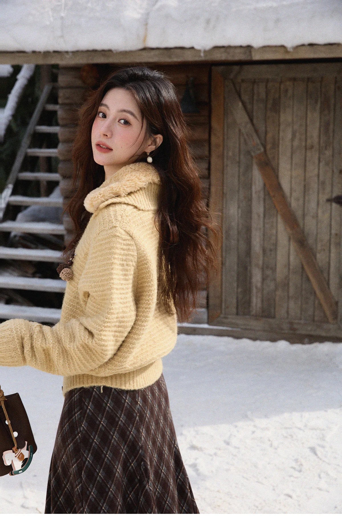 Mishow Detachable Fur Collar V-Neck Cardigan MXE90Z2758