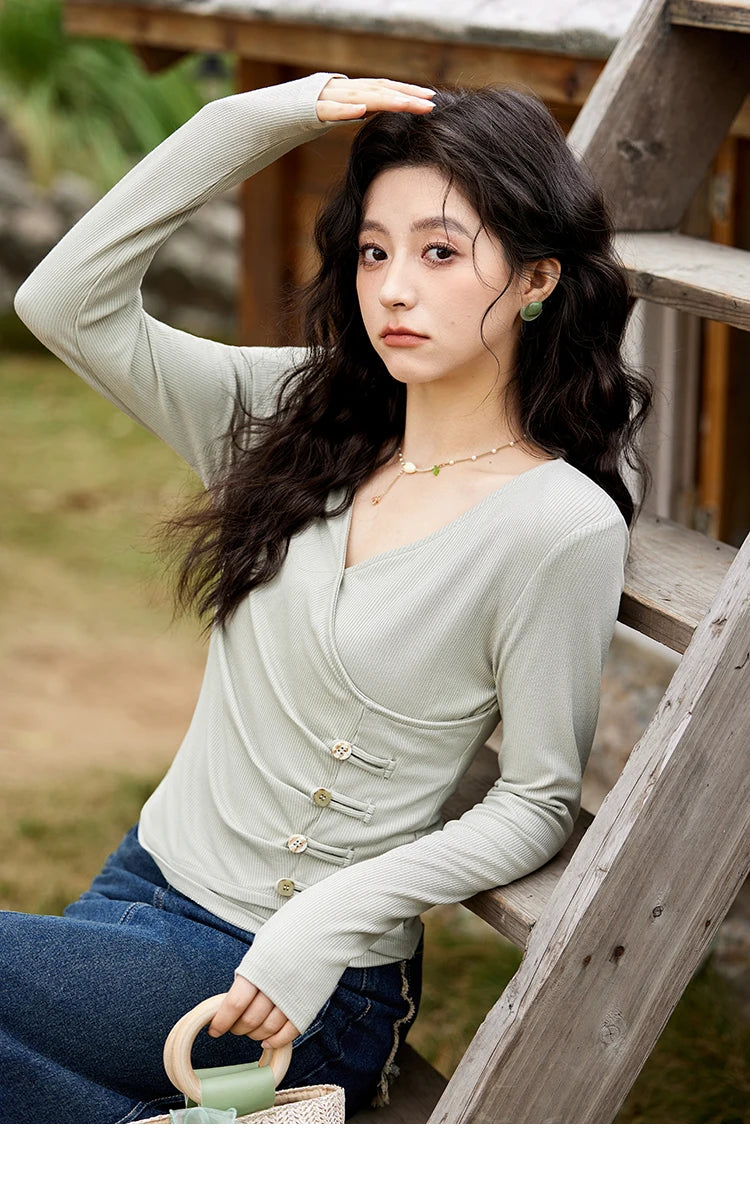 Mishow Solid V-Neck Slim Knit Sweater MXE11Z1076