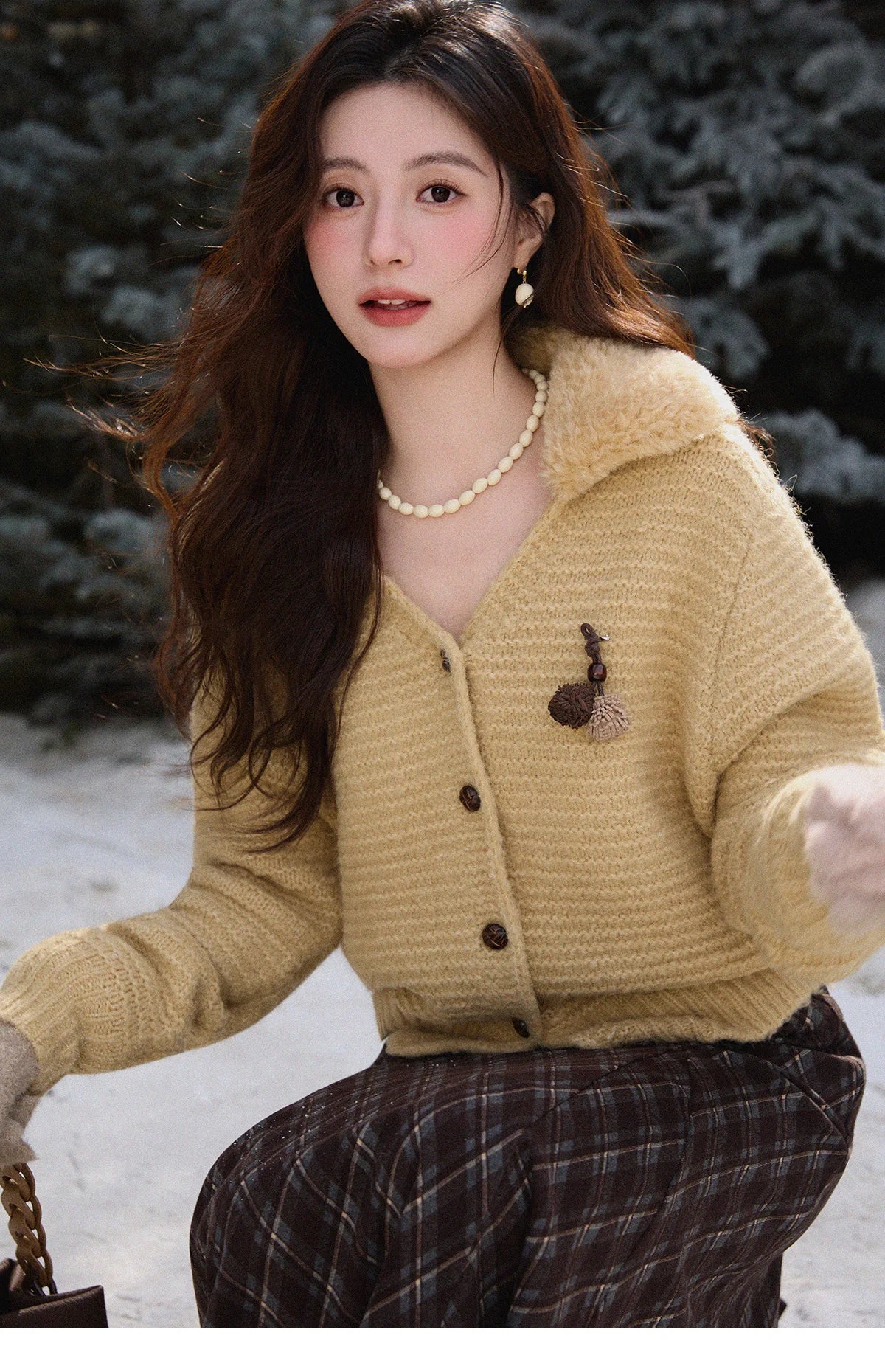 Mishow Detachable Fur Collar V-Neck Cardigan MXE90Z2758