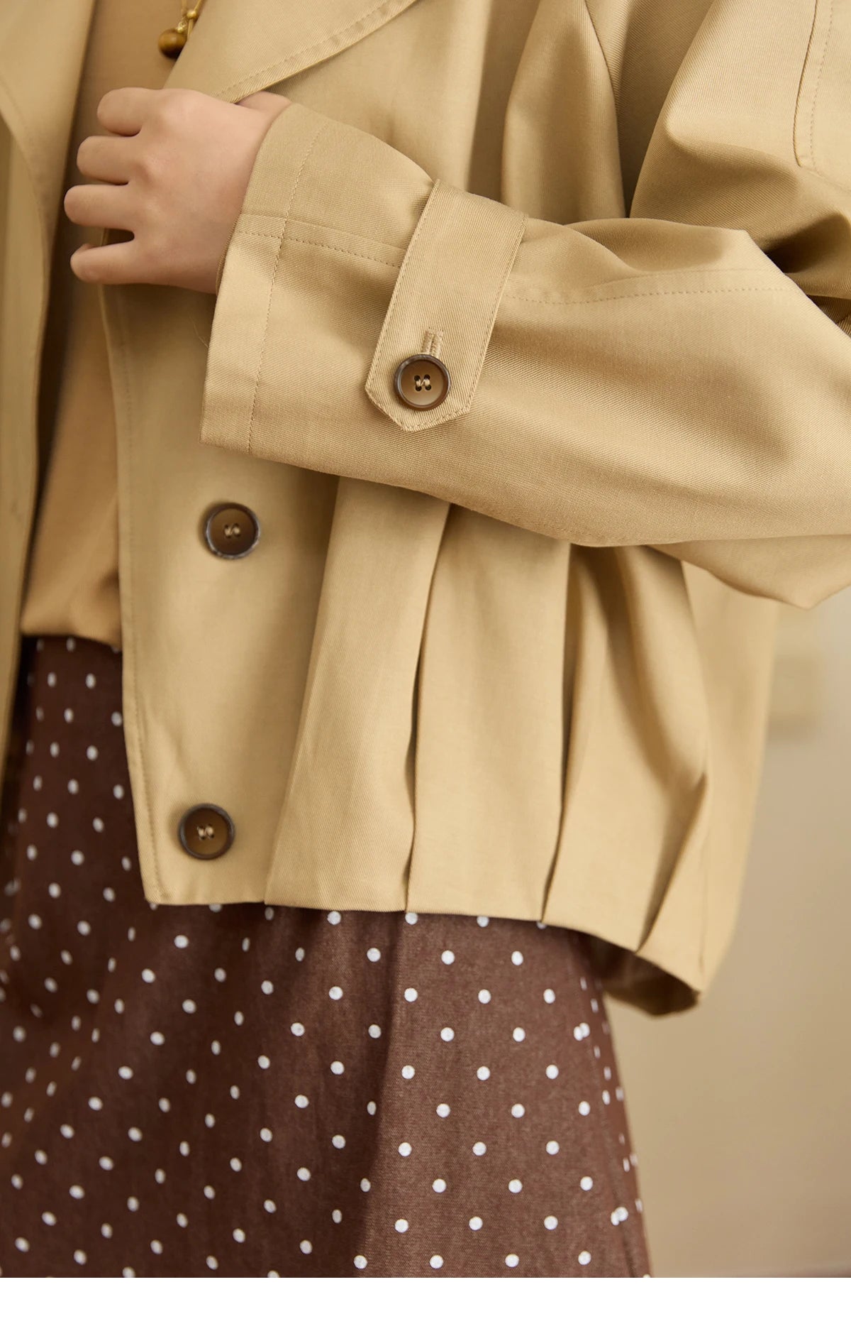 Mishow Khaki Handmade Pleated Short Trench MXE43W0804