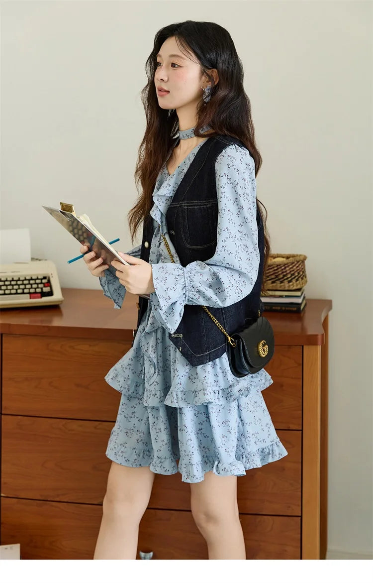 Mishow Blue Floral V-Neck Ruffled Puff Sleeve Dress MXE46L2517