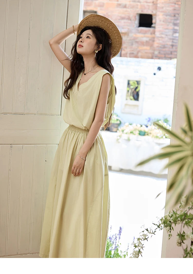 Mishow Solid V-Neck Sleeveless Vest & Elastic Waist Skirt Set MXE34T0604