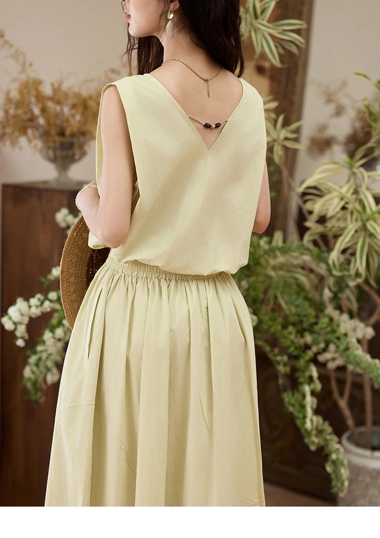 Mishow Solid V-Neck Sleeveless Vest & Elastic Waist Skirt Set MXE34T0604