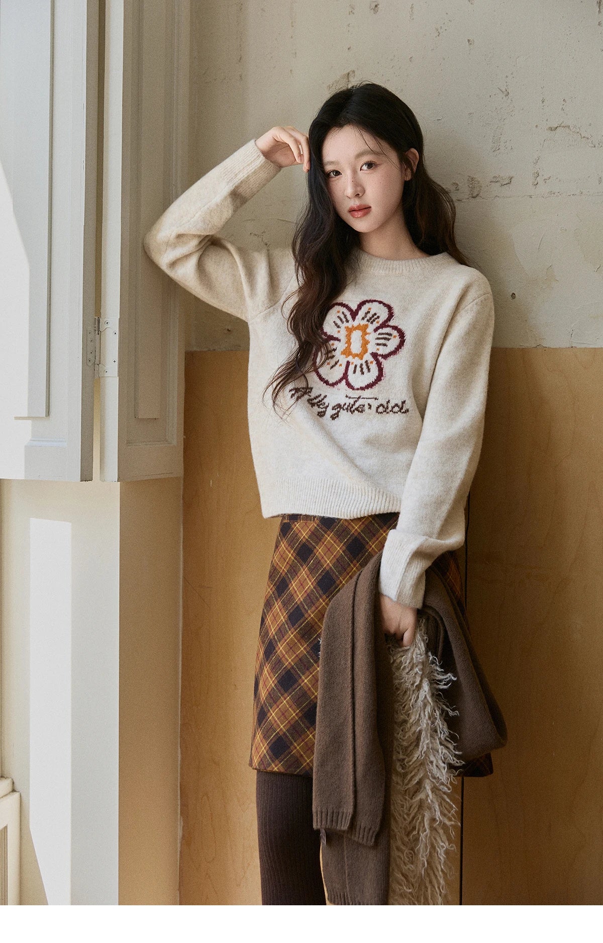 Mishow Beige Flower Pattern Letter Print Pullover MXE91Z2869