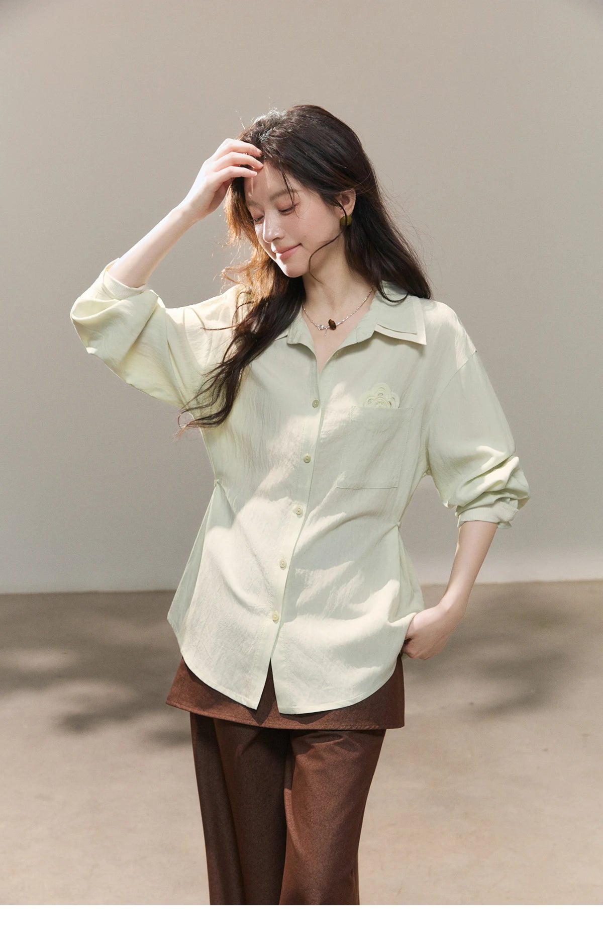MISHOW Contrast Trim Lapel Shirt Floral Embroidery Pocket MXF13C2440