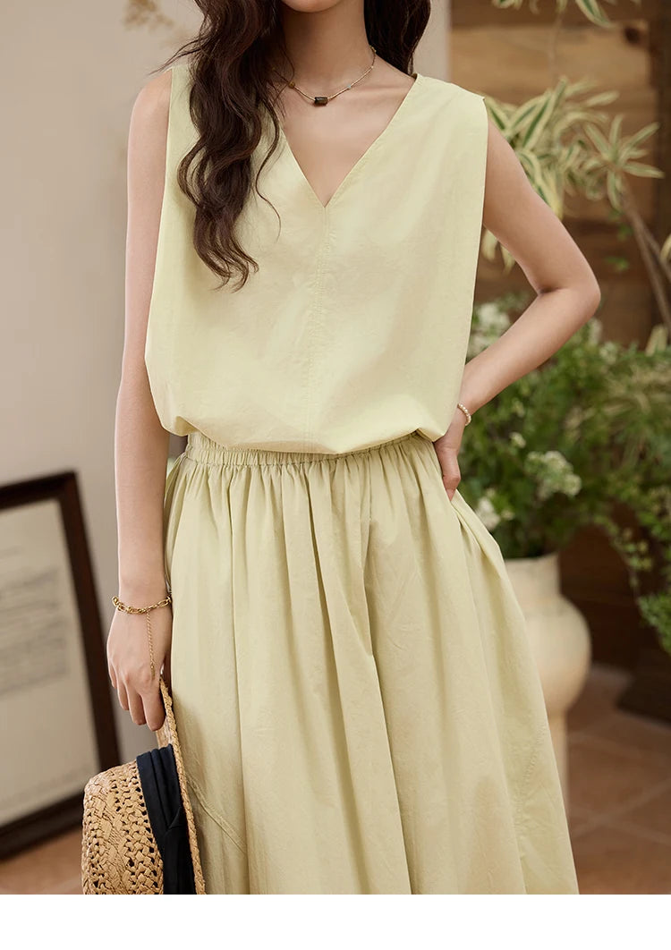 Mishow Solid V-Neck Sleeveless Vest & Elastic Waist Skirt Set MXE34T0604