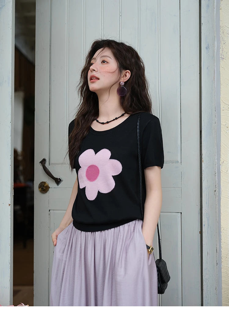 Mishow Contrast Color Flower Knit Tee MXE39Z1311