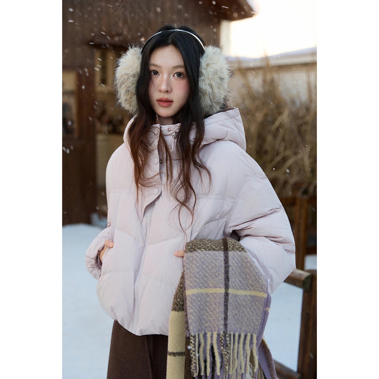Mishow Hooded 90% White Duck Down Short Coat MXE51Y0080