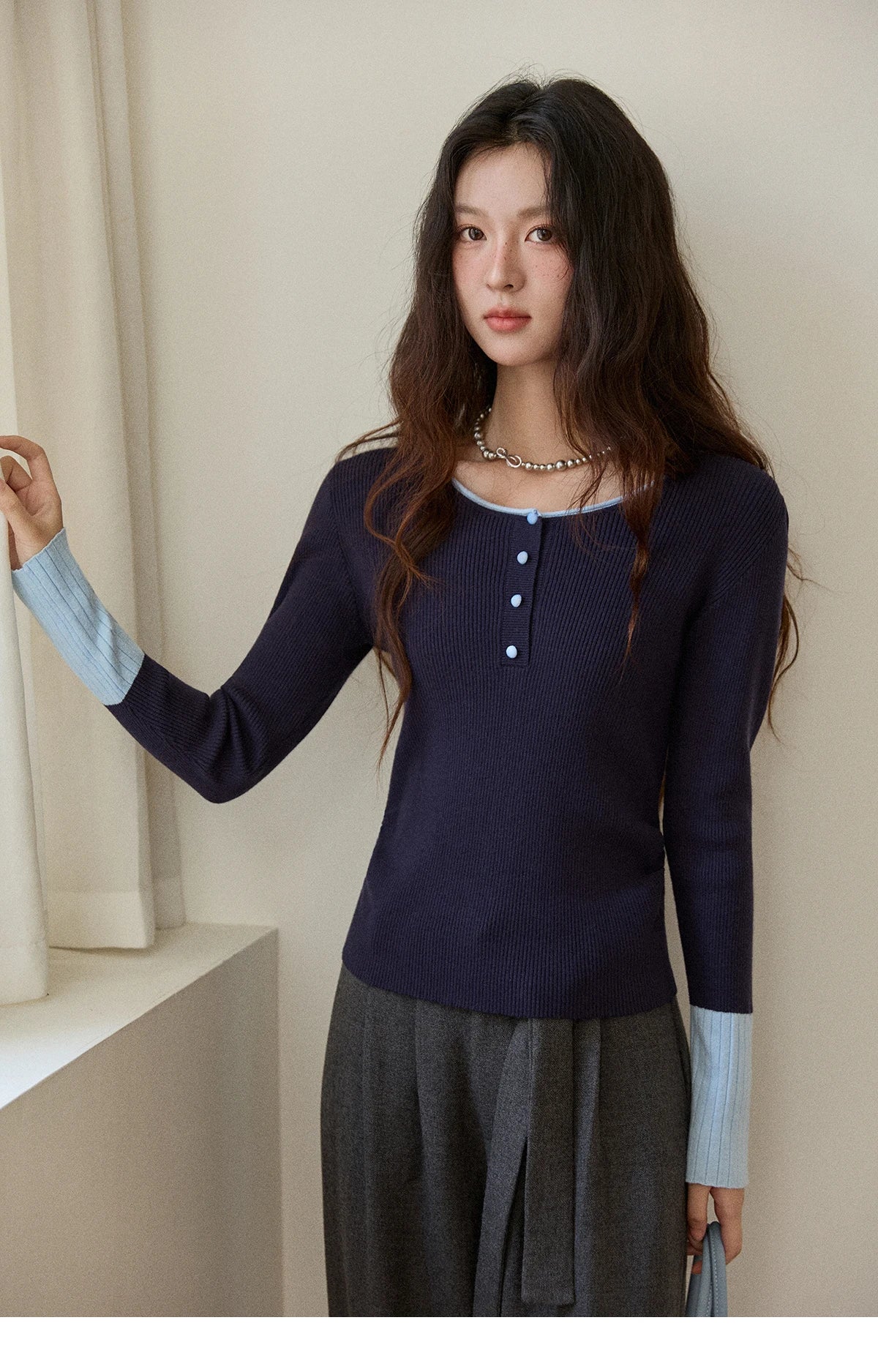 Mishow Retro Contrast Color Crew Neck Sweater MXE89Z2639