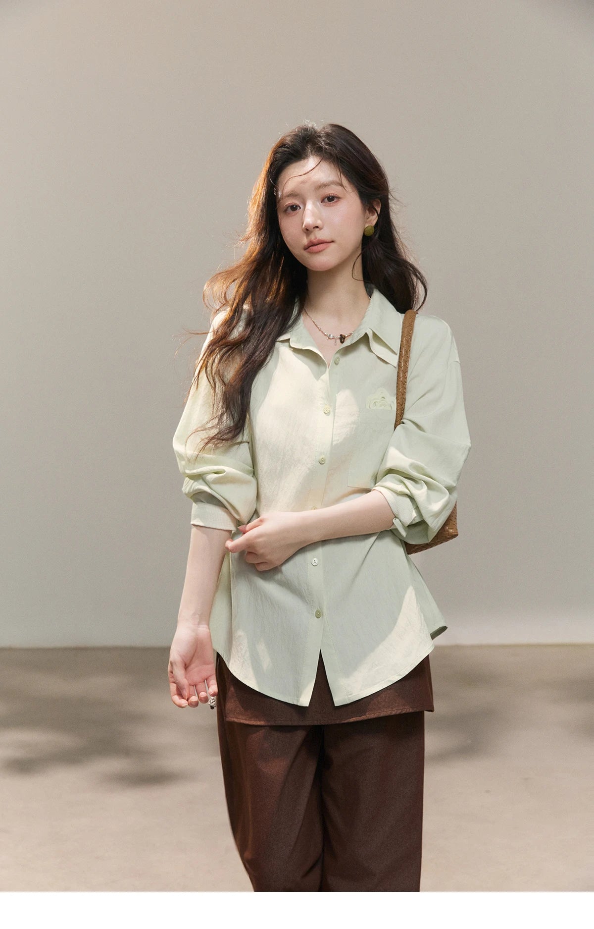 MISHOW Contrast Trim Lapel Shirt Floral Embroidery Pocket MXF13C2440